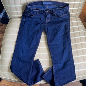 Skinny jeans w brown seams so cute!